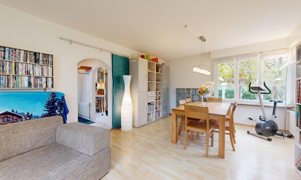 Charmantes Einfamilienhaus 4.5 Zimmer mit Potenzial und idealer Lage - 2