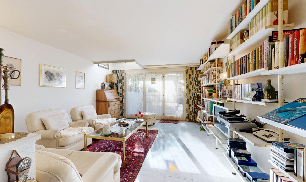 Grosszügiges Reihenmittelhaus mit Galerie und edlen Materialien - 0