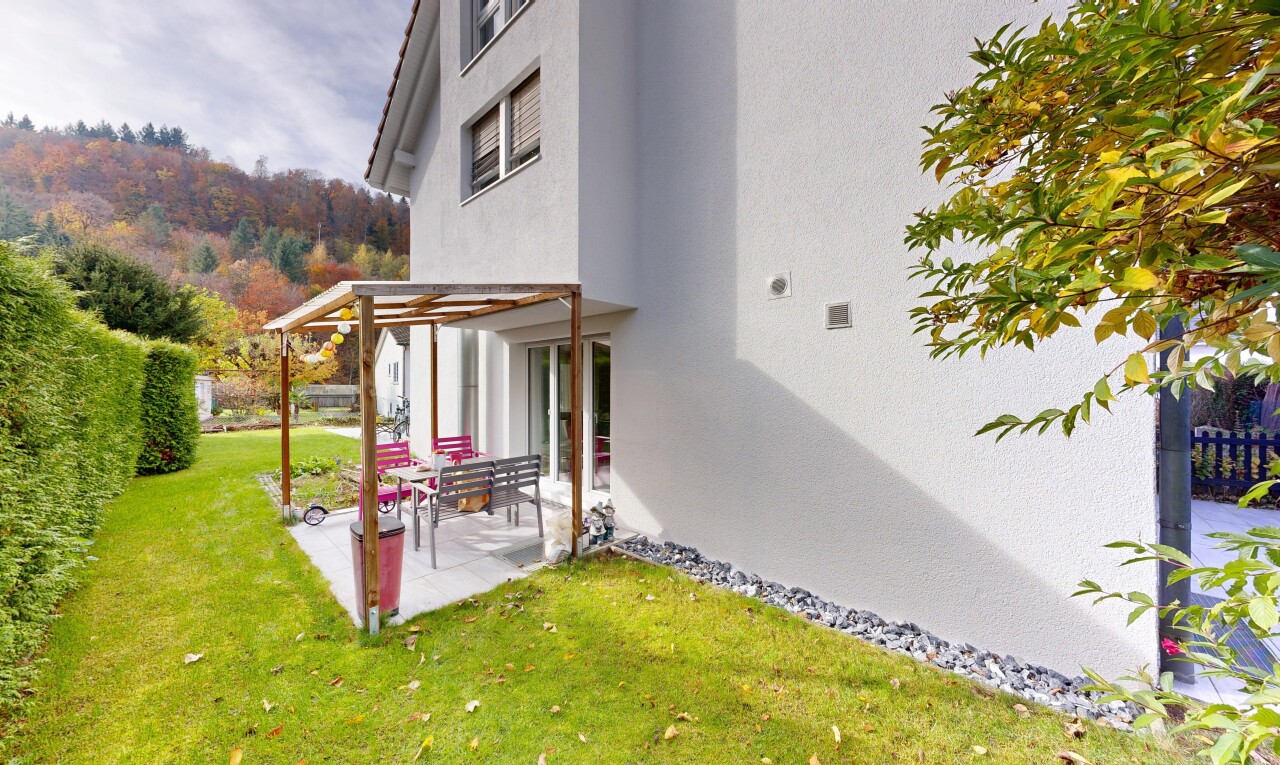 Gepflegtes Eckreihenhaus mit Garten, Garage und modernem Komfort - 0