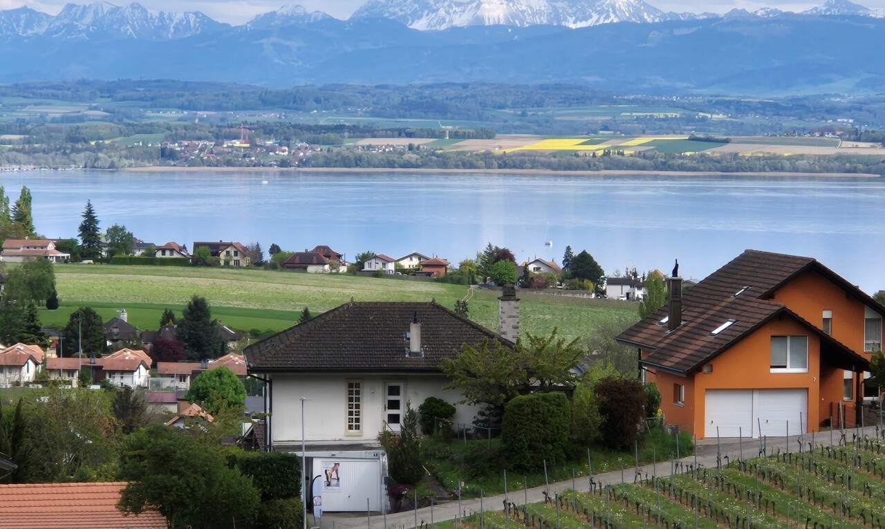Charmante Villa mit atemberaubendem Blick auf den See und die Alpen - 0
