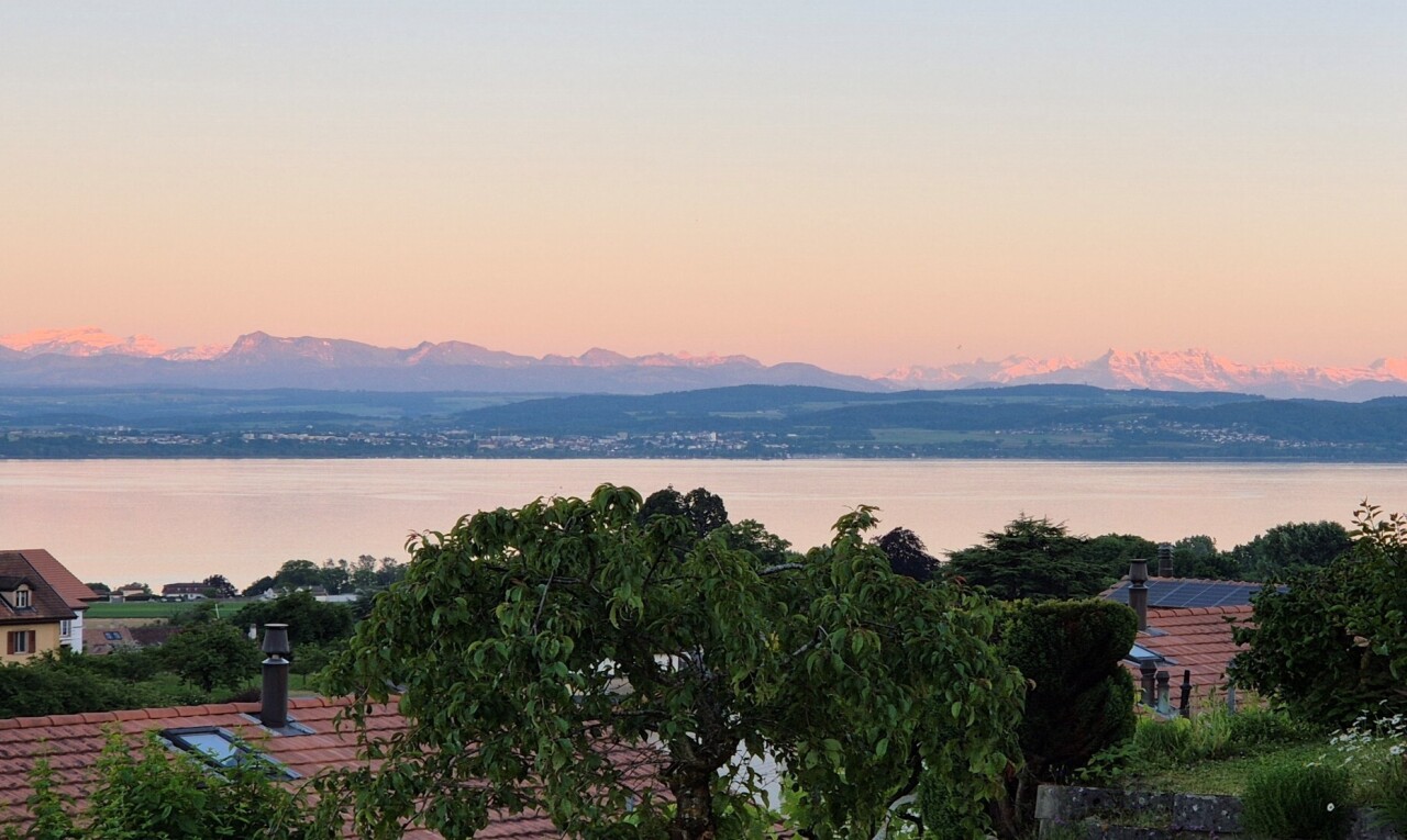Charmante Villa mit atemberaubendem Blick auf den See und die Alpen - 1