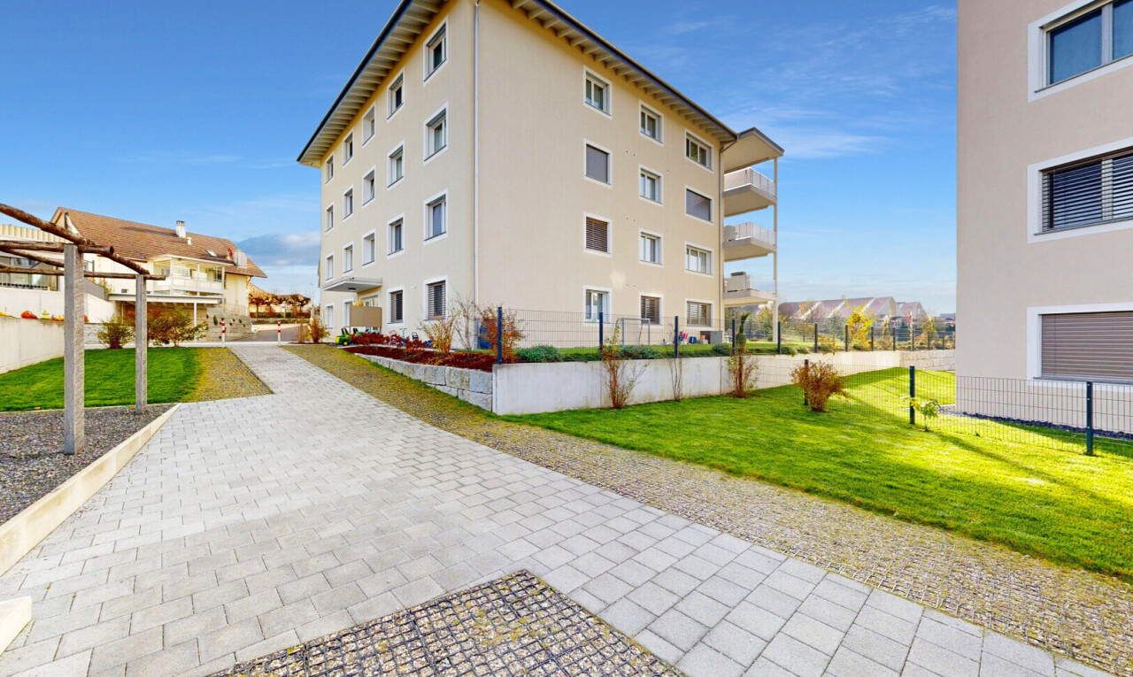 Moderne 4.5-Zimmerwohnung mit grossem Balkon und hochwertiger Küche - 2