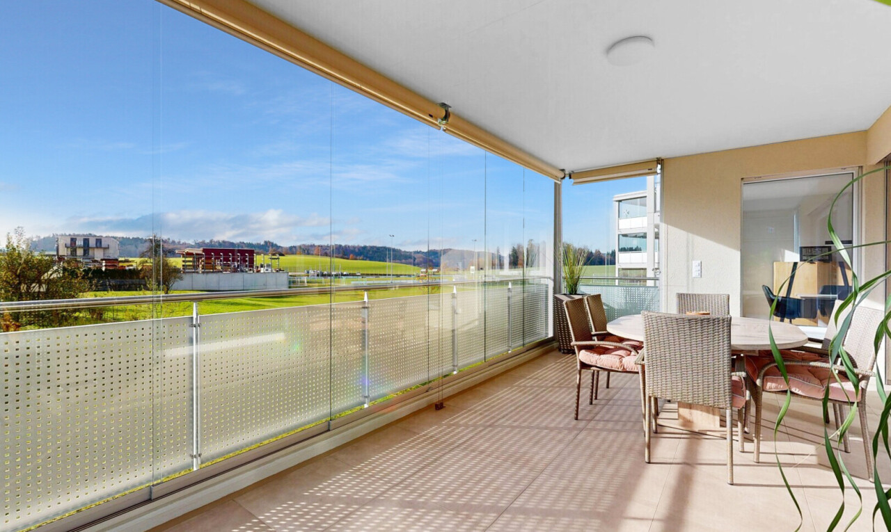 Moderne 4.5-Zimmerwohnung mit grossem Balkon und hochwertiger Küche - 3