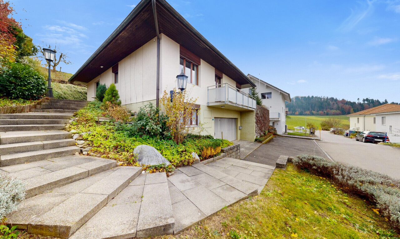 Charmantes Einfamilienhaus mit Potenzial und Ausblick - 0