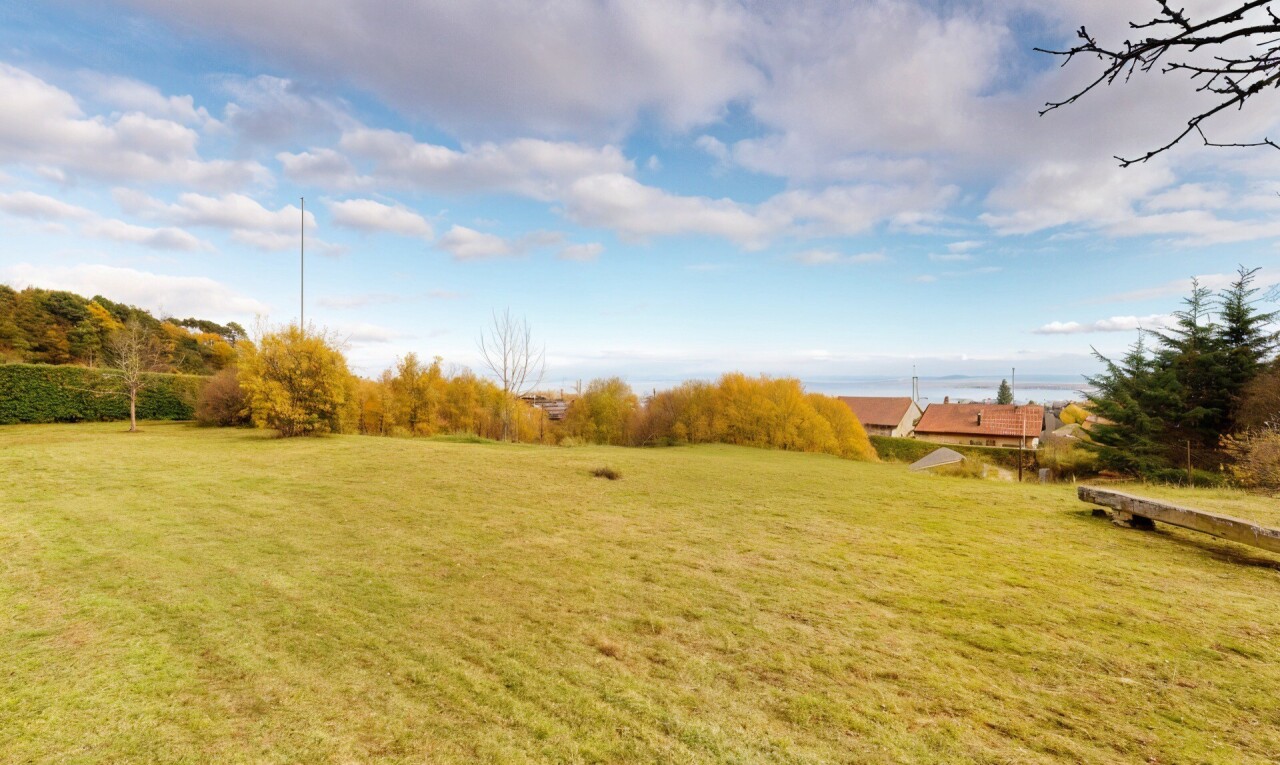 Haus mit Seeblick, 809 m² Garten und viel Renovierungspotenzial - 2