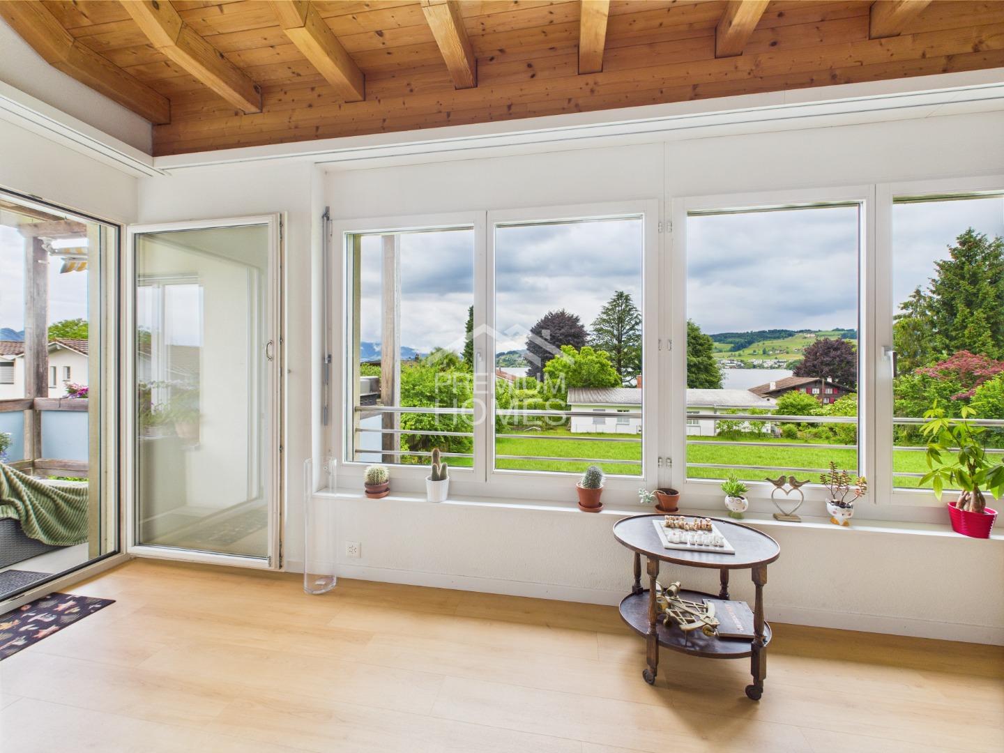 Wohntraum am Vierwaldstättersee mit Aussicht in Greppen LU - 1