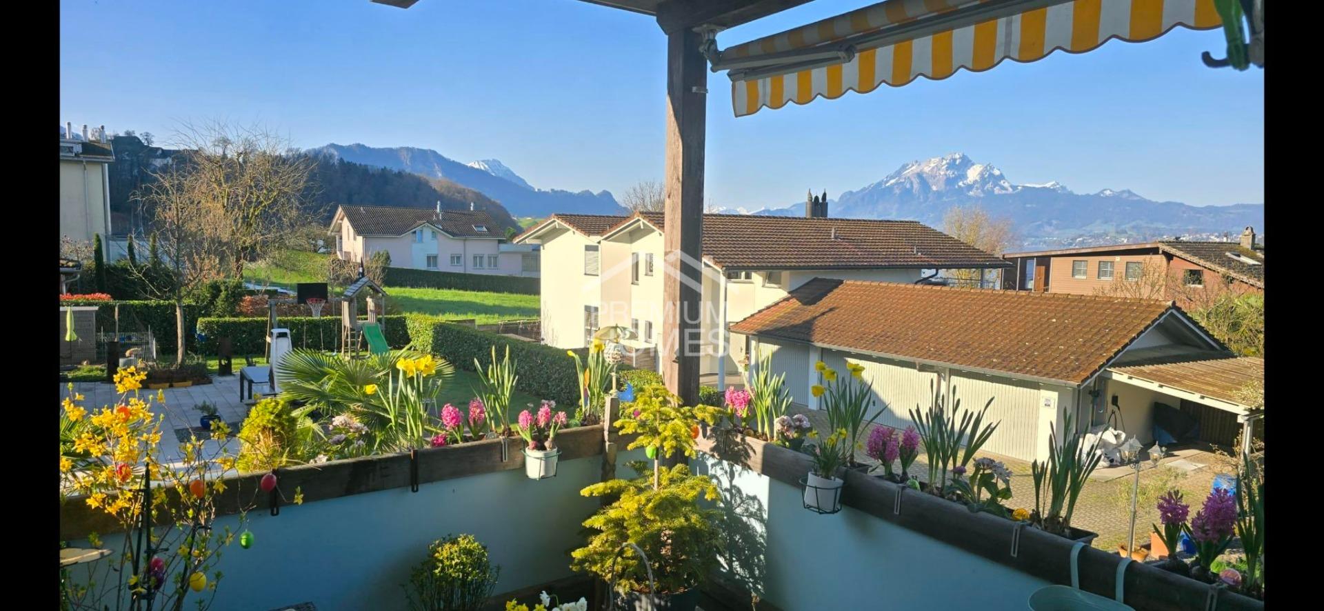 Wohntraum am Vierwaldstättersee mit Aussicht in Greppen LU - 2