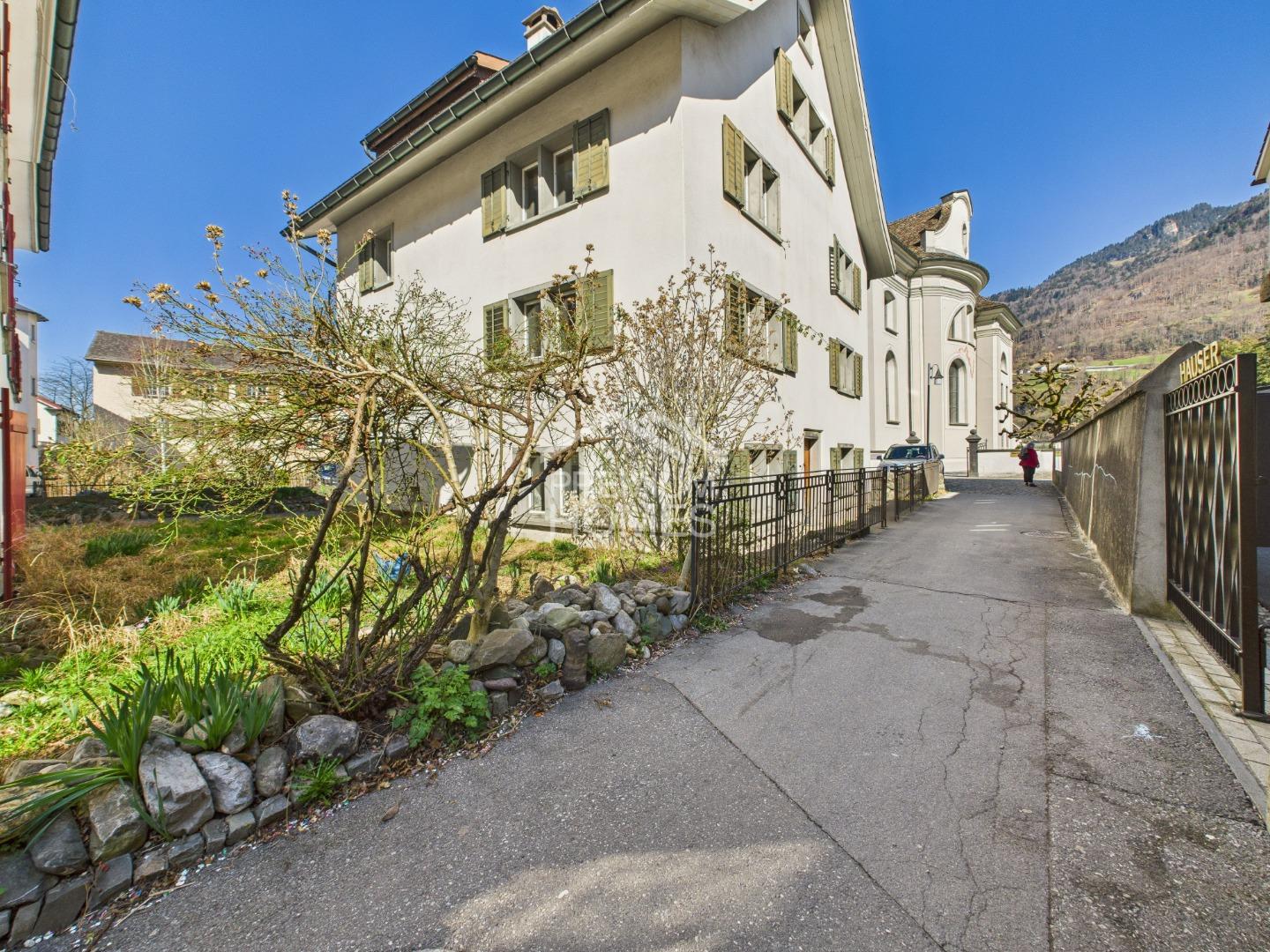 Sanierungsbedürftige Liegenschaft voller Möglichkeiten im Zentrum - 0