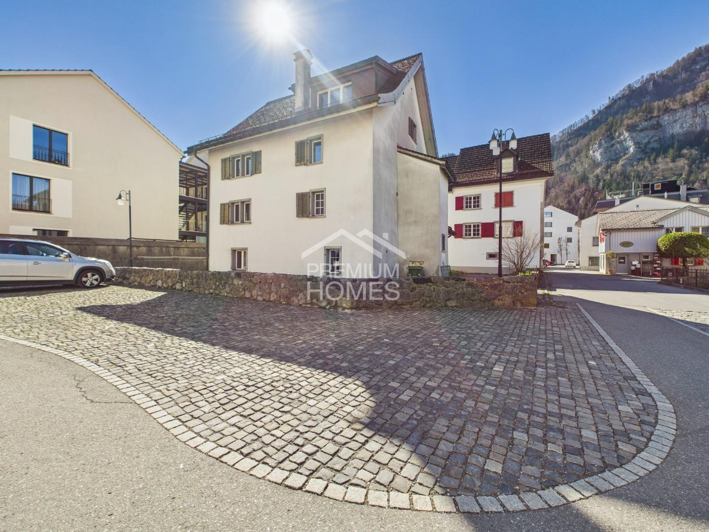 Sanierungsbedürftige Liegenschaft voller Möglichkeiten im Zentrum - 1