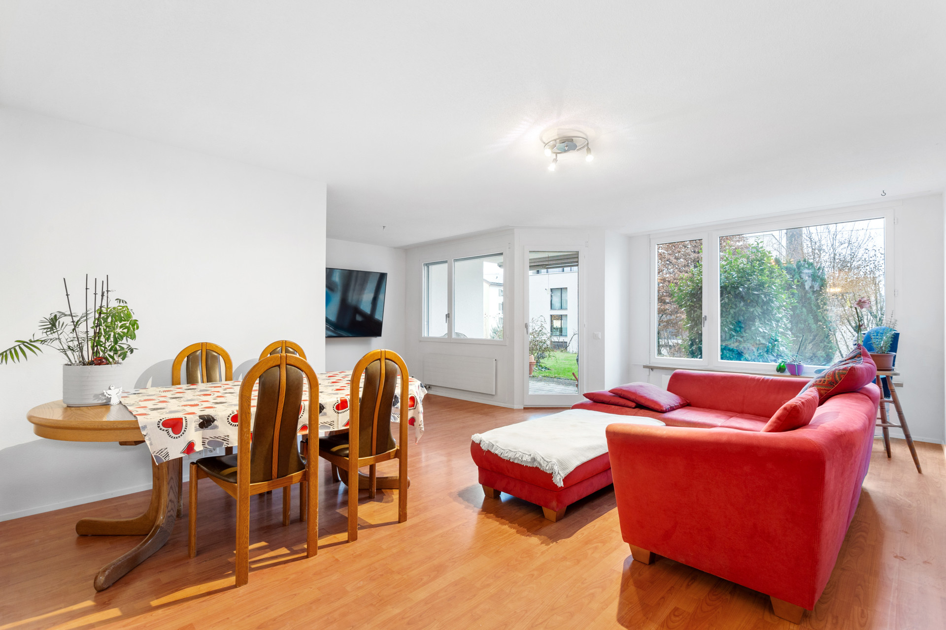 Zwischen Stadt und Natur: Helle 4.5-Zimmer-Wohnung in Winterthur-Seen - 2