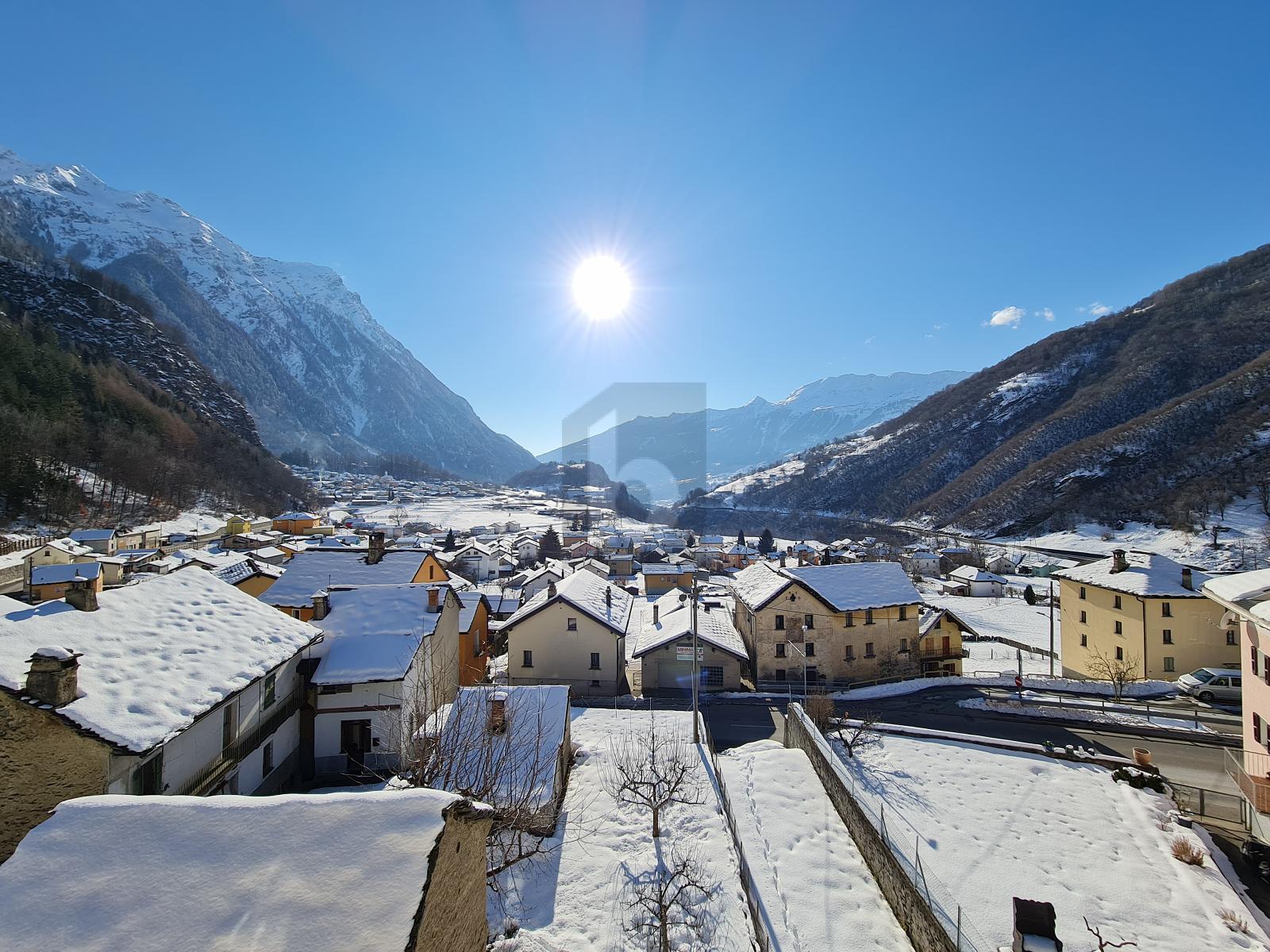SOLEGGIATO, SPAZIOSO E CON VISTA - 0