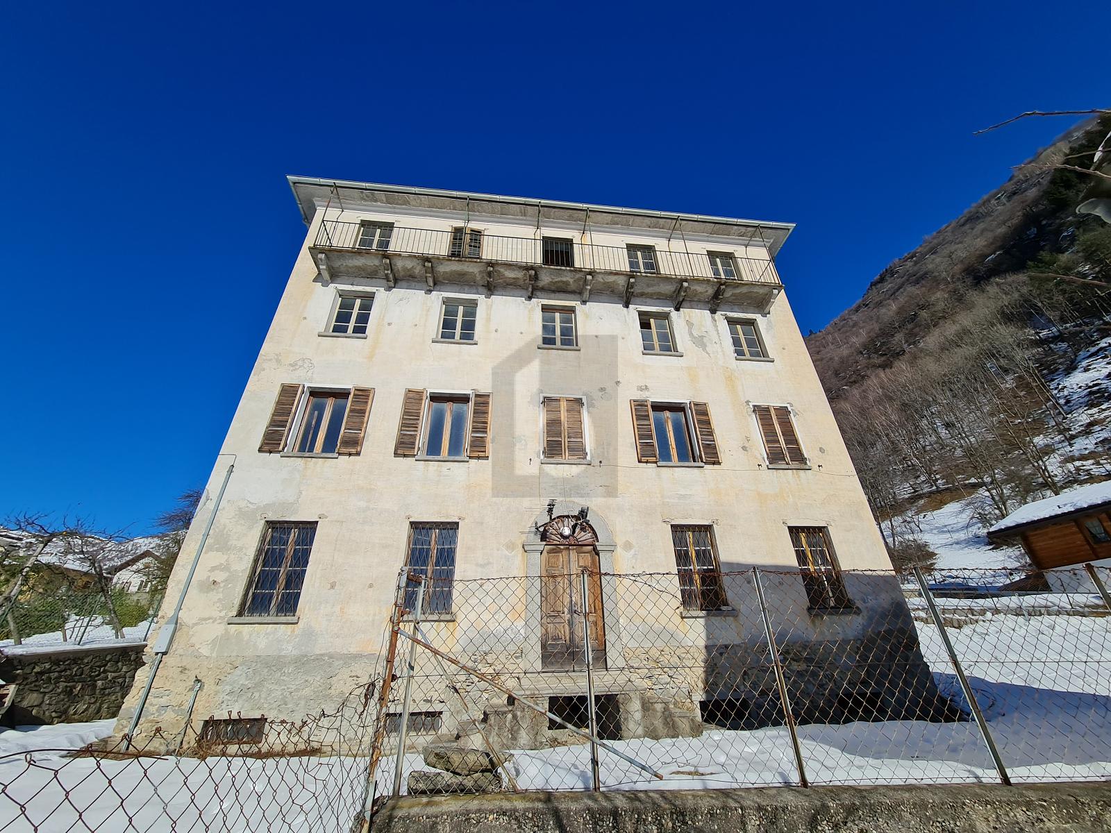 SOLEGGIATO, SPAZIOSO E CON VISTA - 1