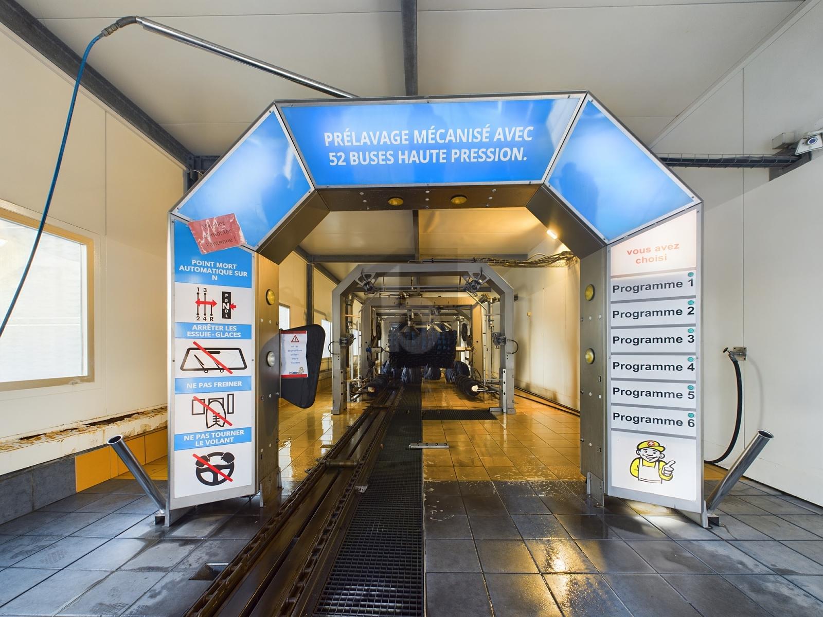 STATION LAVAGE AUTO, EMPLACEMENT IDEAL, TRES DOUX - 2