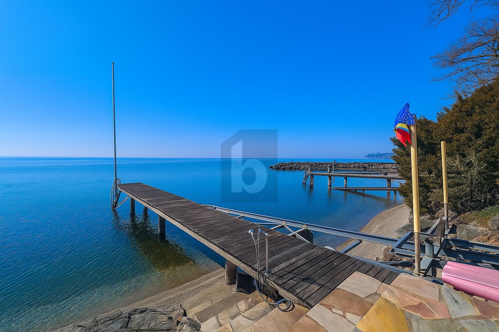 VILLA DE PRESTIGE PIEDS DANS L'EAU AVEC PONTON PRIVÉ - 1