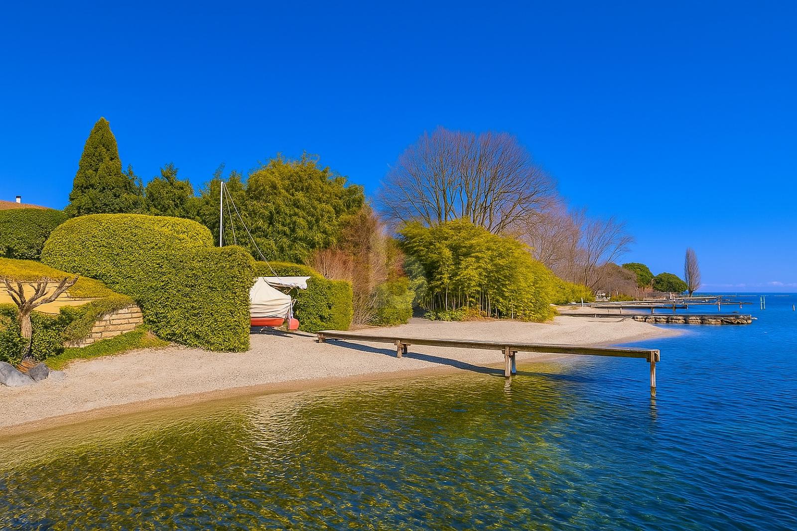 VILLA DE PRESTIGE PIEDS DANS L'EAU AVEC PONTON PRIVÉ - 3