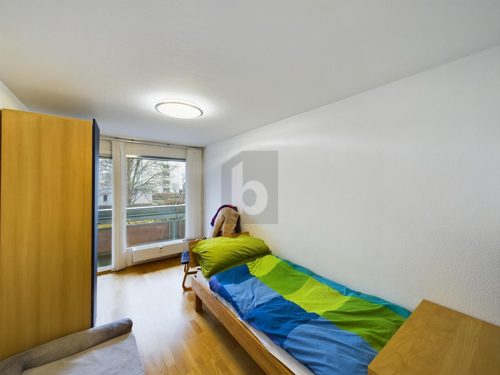 AUF ZWEI ETAGEN MIT SONNIGEM GARTENSITZPLATZ! - 3