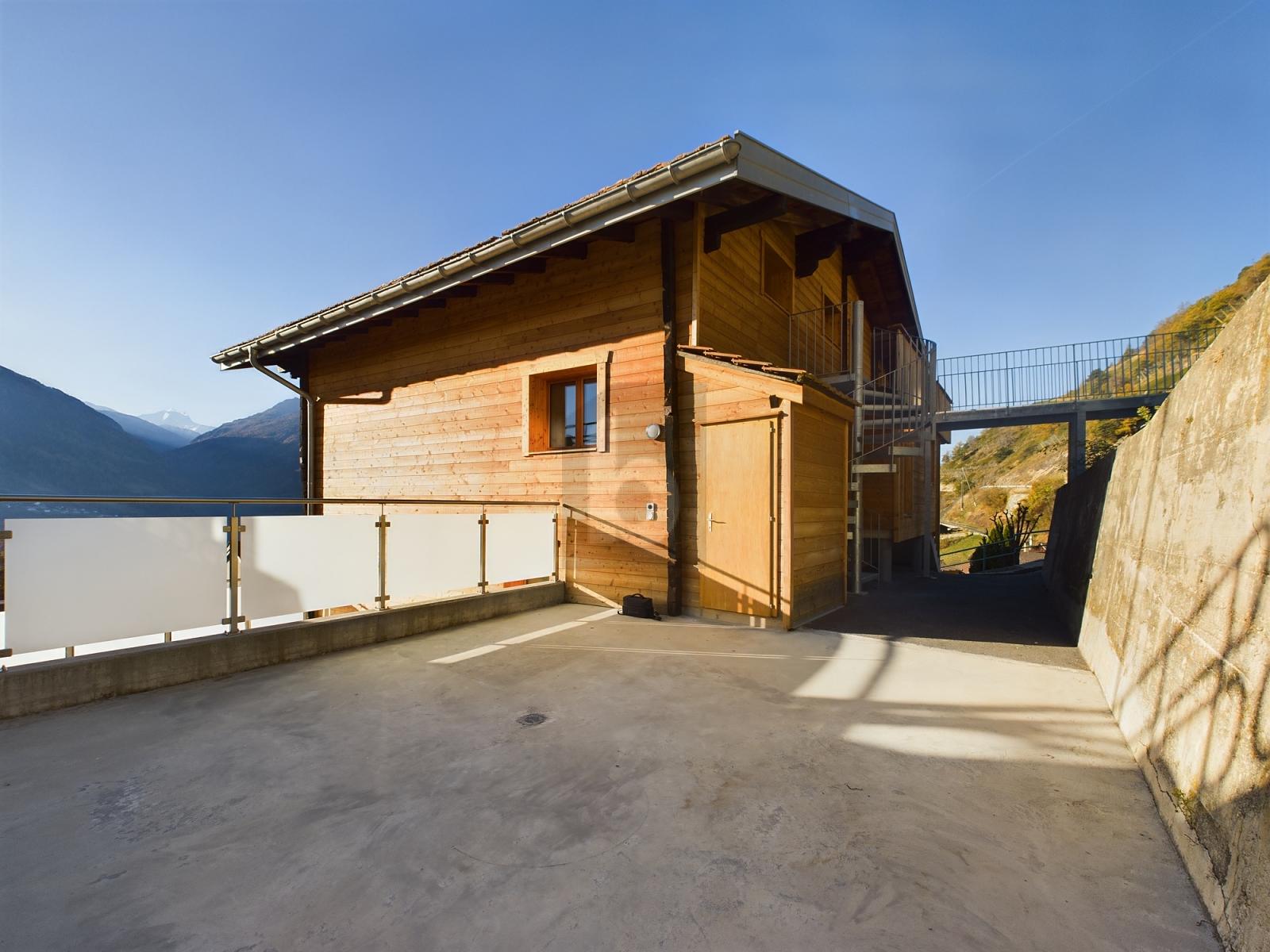 LICHTDURCHFLUTET MIT TRAUMTERRASSE - 1