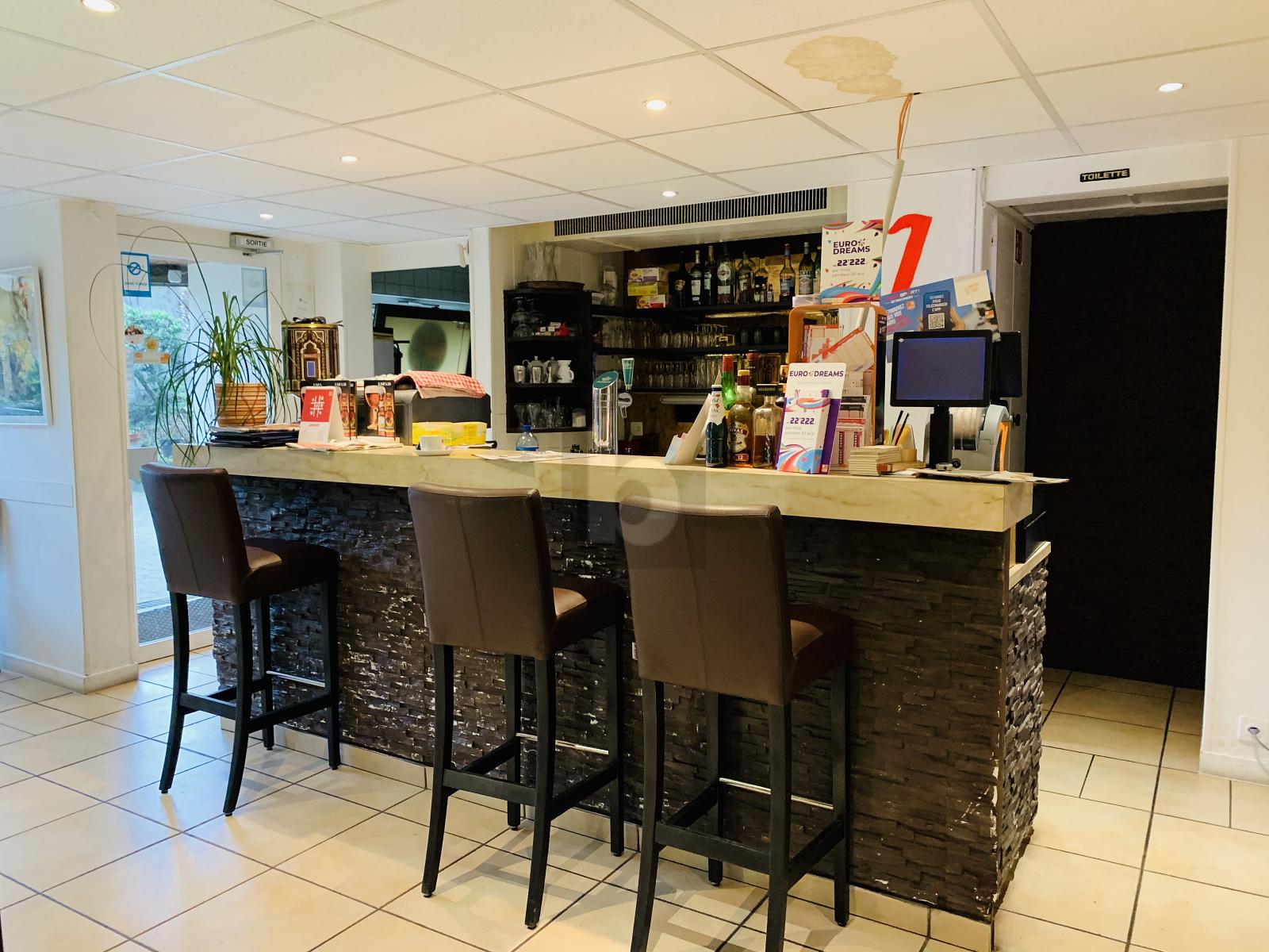 RESTAURANT AU COEUR D'UNE ZONE DYNAMIQUE - 1