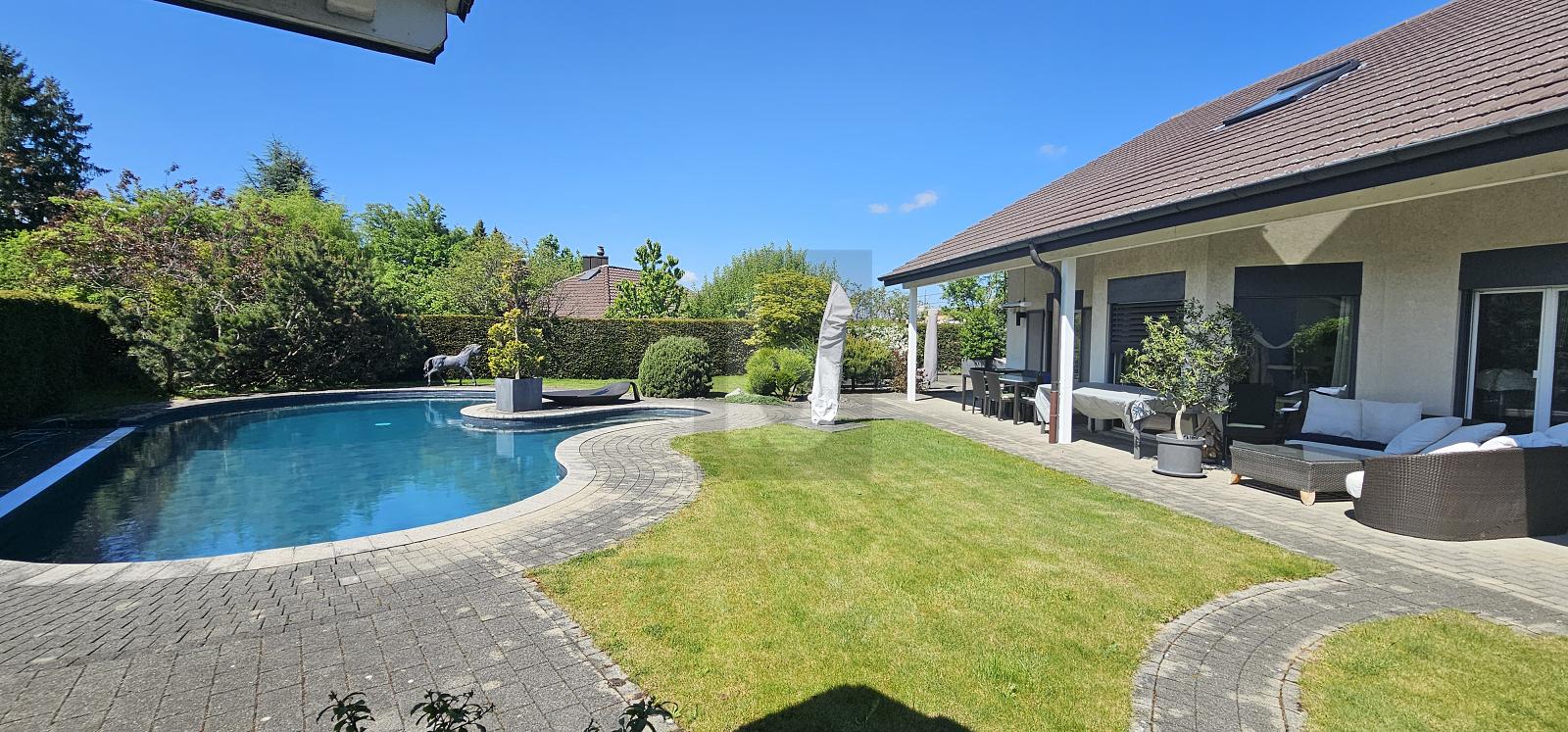 UNIQUE AVEC VOLUME ET JARDIN, PISCINE ET PANORAMA - 0
