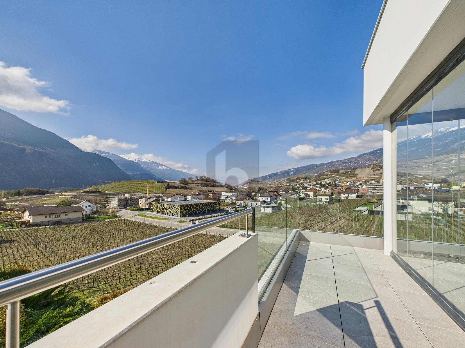 MIT GROSSEM BALKON UND BERGBLICK - 0