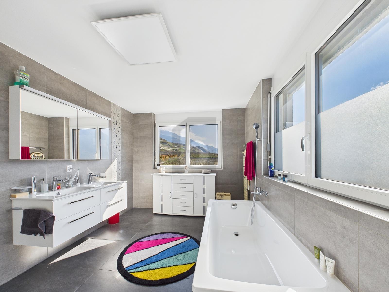 MIT GROSSEM BALKON UND BERGBLICK - 3