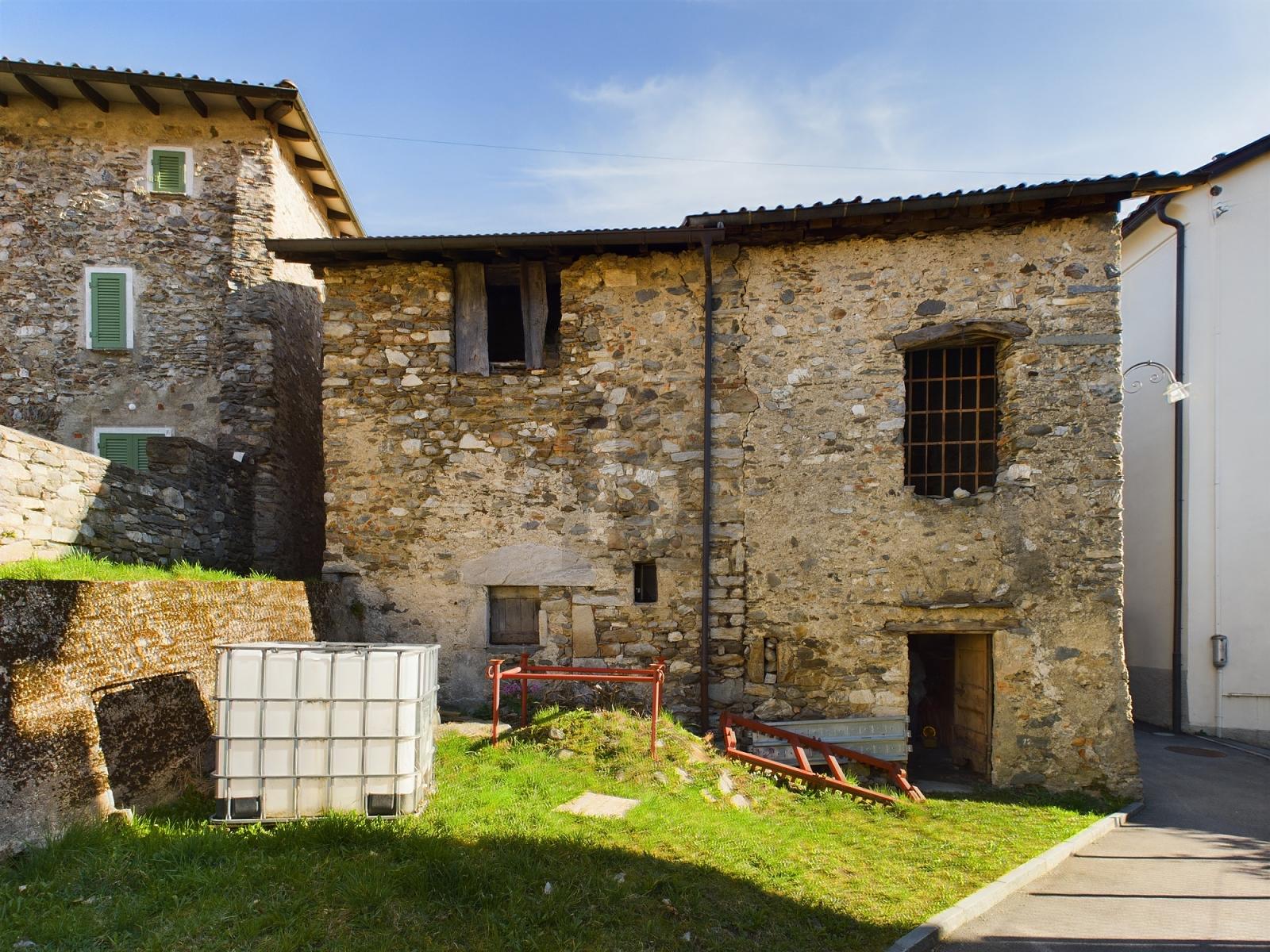 RUSTICO DA RISTRUTTURARE CON PROGETTO APPROVATO - 0