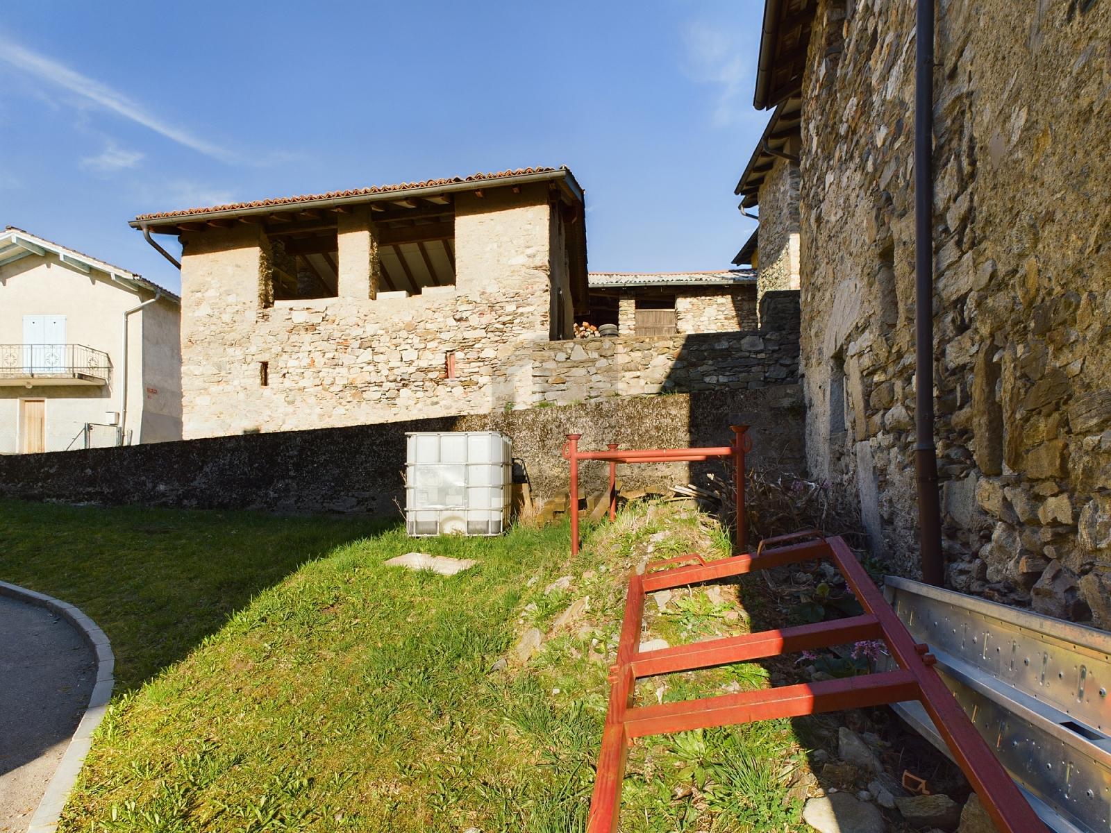 RUSTICO DA RISTRUTTURARE CON PROGETTO APPROVATO - 2
