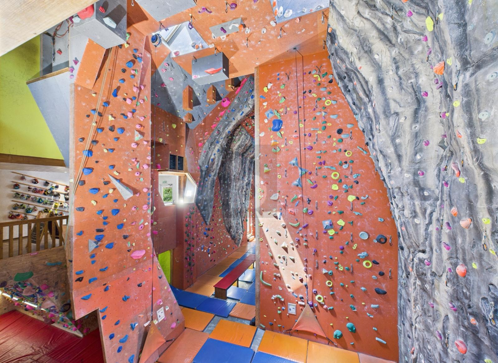 GRANGE AVEC ESPACE ESCALADE ET RENDEMENT TOP ! - 2