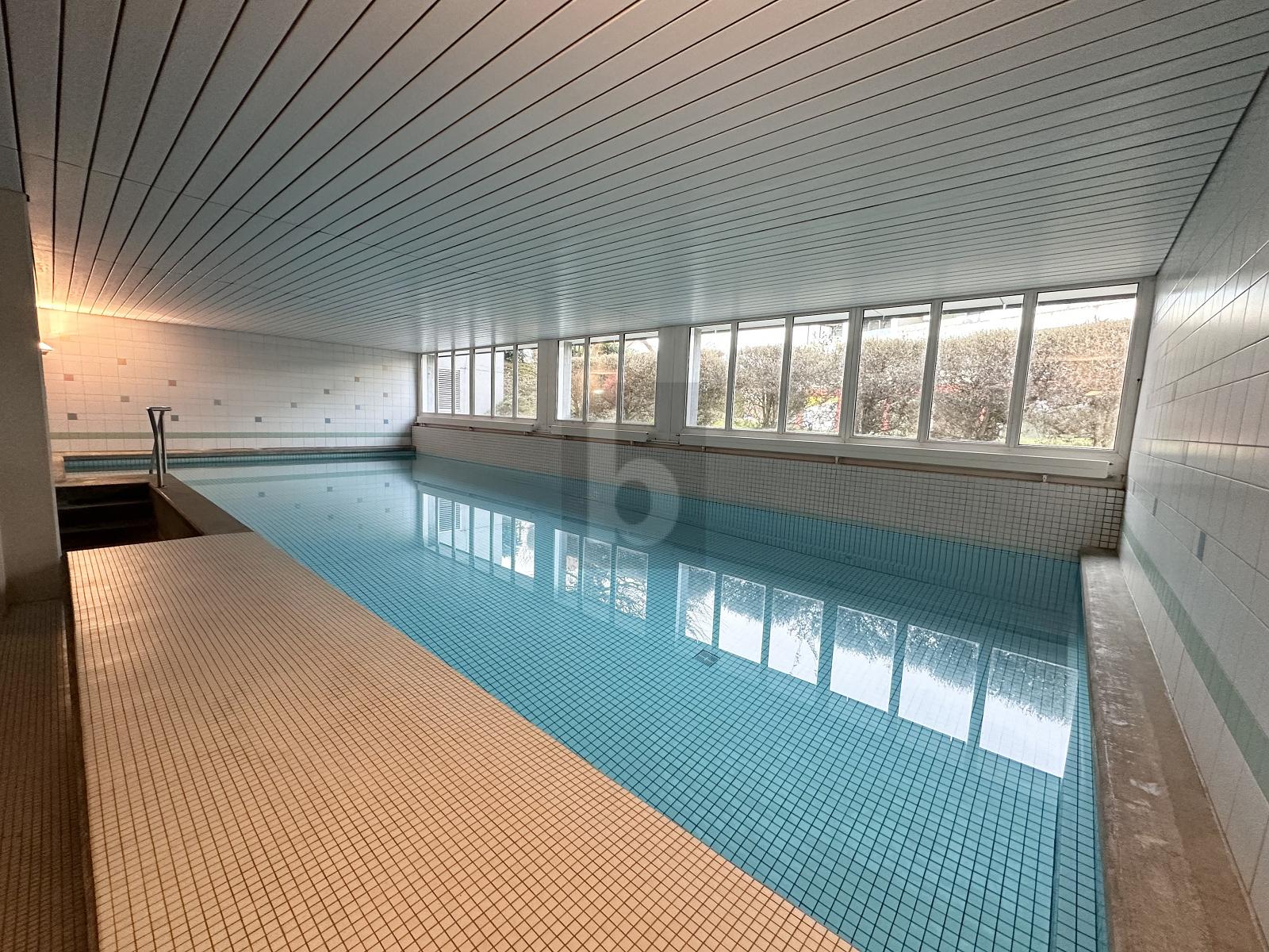 RENOVIERT MIT BALKON UND INDOOR-POOL - 0