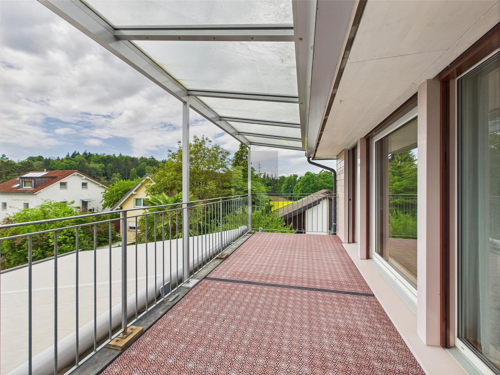 TRAUMHAFT MIT BLICK INS GRÜNE - 1