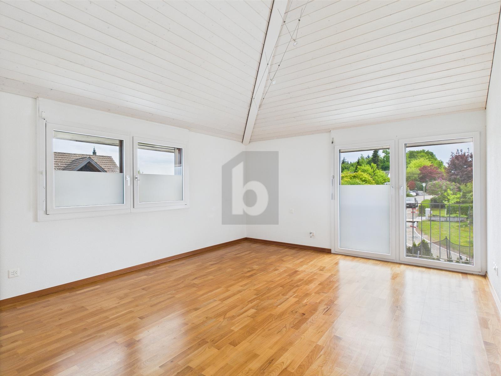 TRAUMHAFT MIT BLICK INS GRÜNE - 3