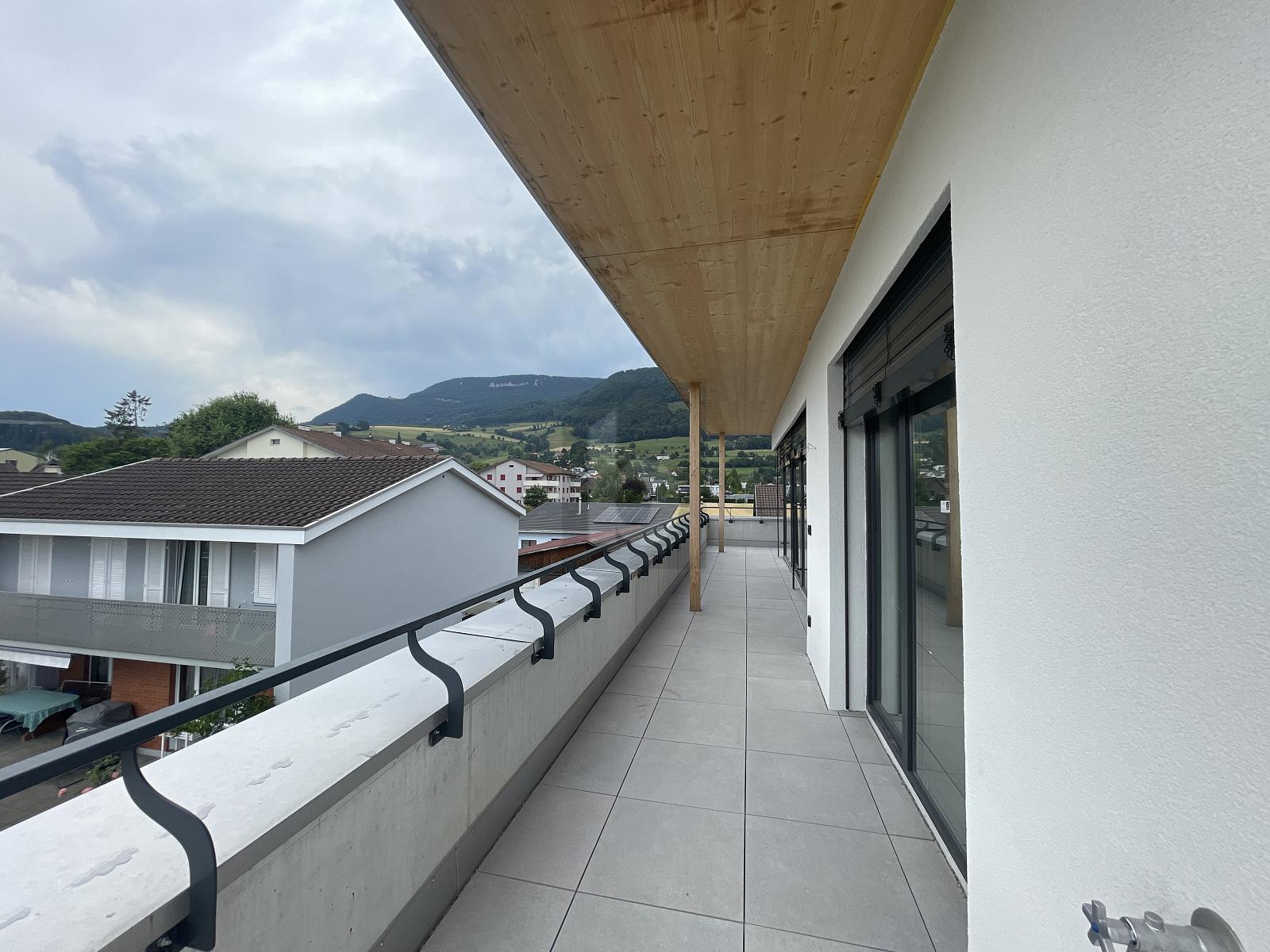 MODERN MIT GROSSER TERRASSE - 0