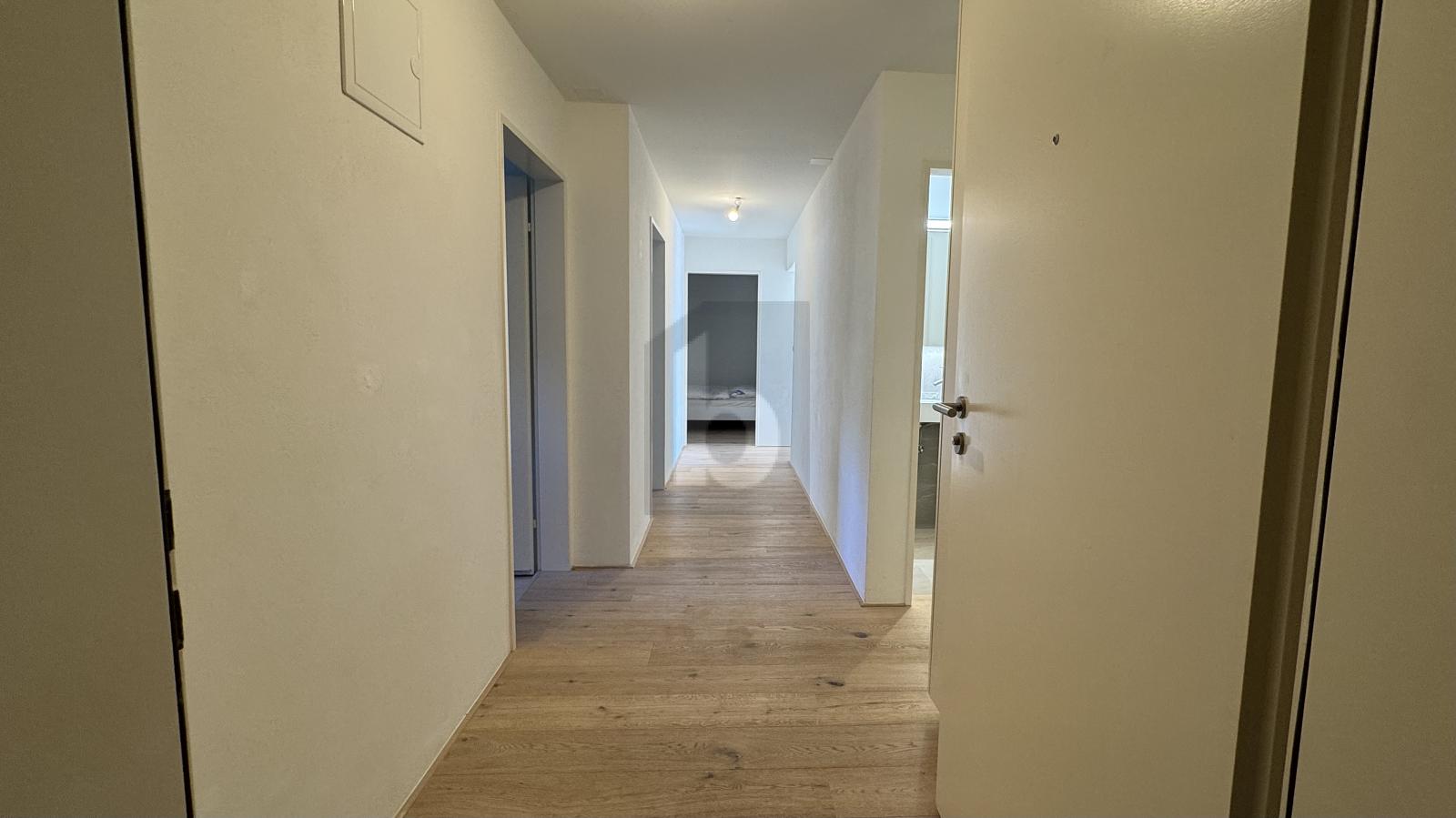 FRISCH, MODERN, BEZUGSBEREIT - 0