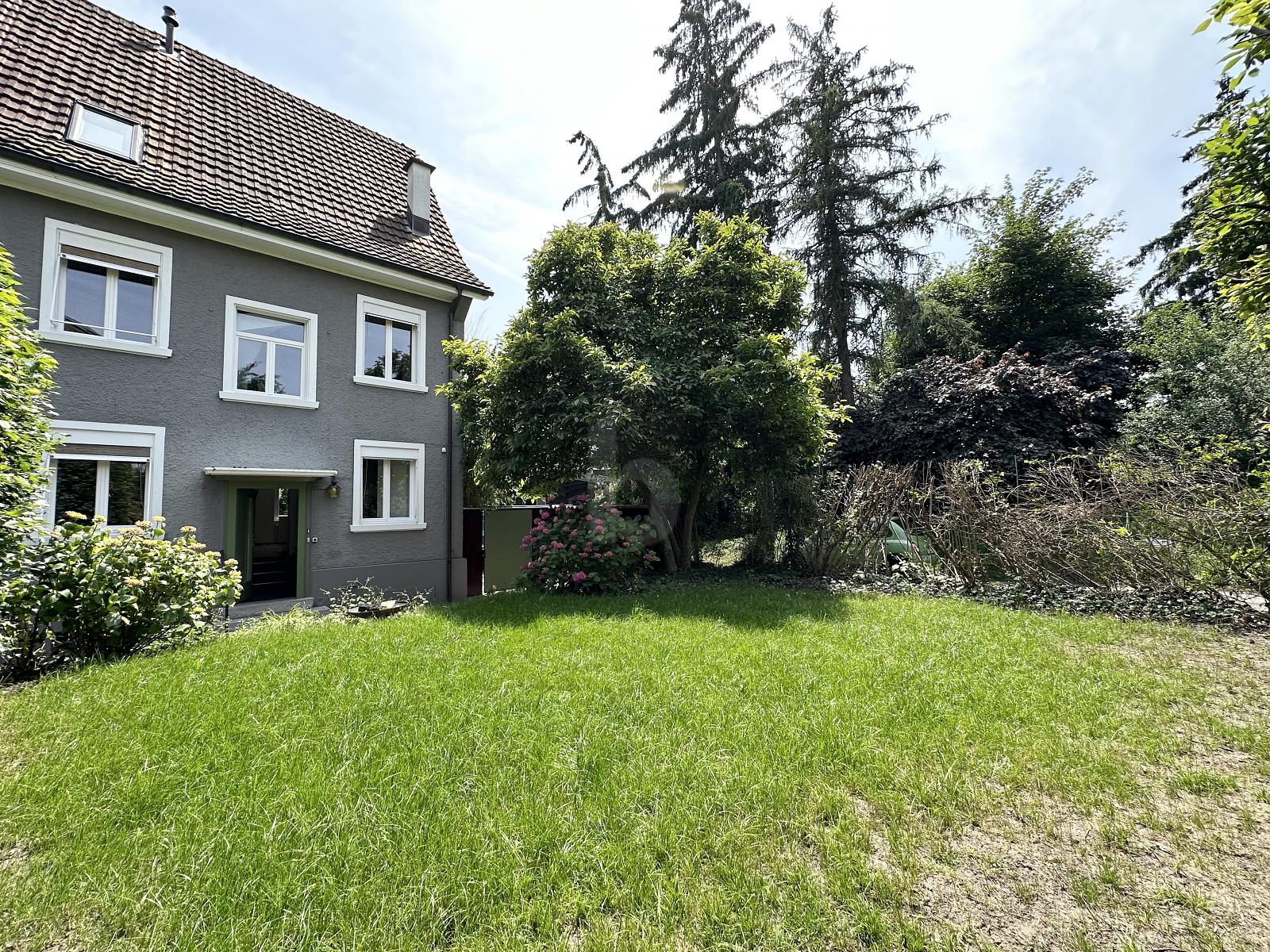 VIEL PLATZ, MIT GARTEN UND FREISTEHENDE BADEWANNE - 0