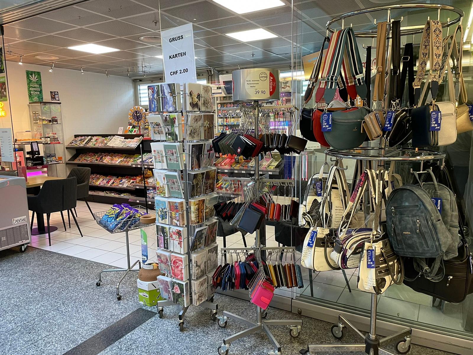 KIOSK MIT INVENTAR AN FREQUENTIERTER LAGE - 3