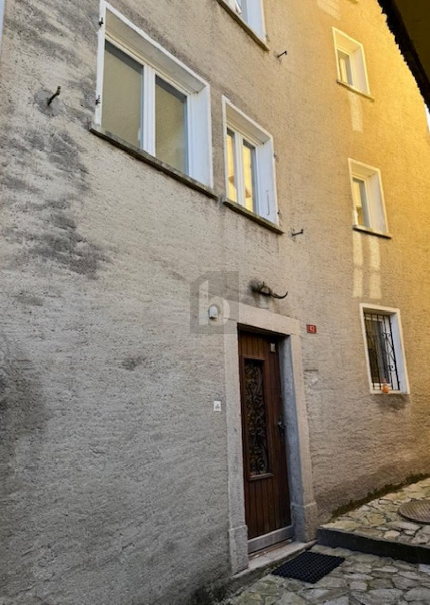 SPAZIOSA CASA DI NUCLEO - 0