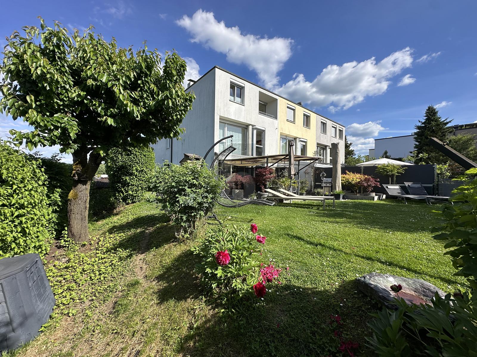 GARTENPARADIES IN FAMILIENFREUNDLICHER UMGEBUNG - 0