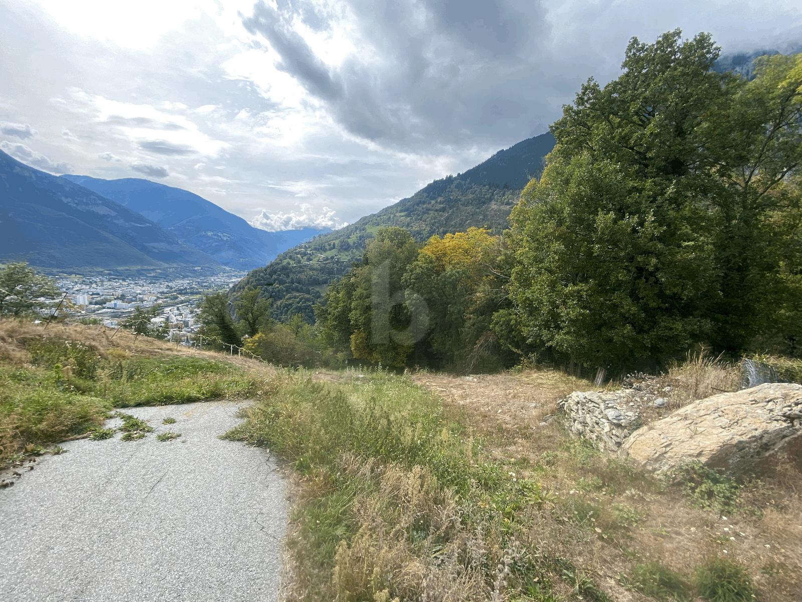 BAULAND MIT TRAUMHAFTER AUSSICHT - 1