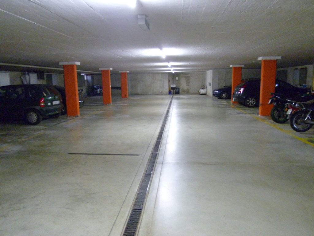Auto-Einstellplatz zu vermieten - 0