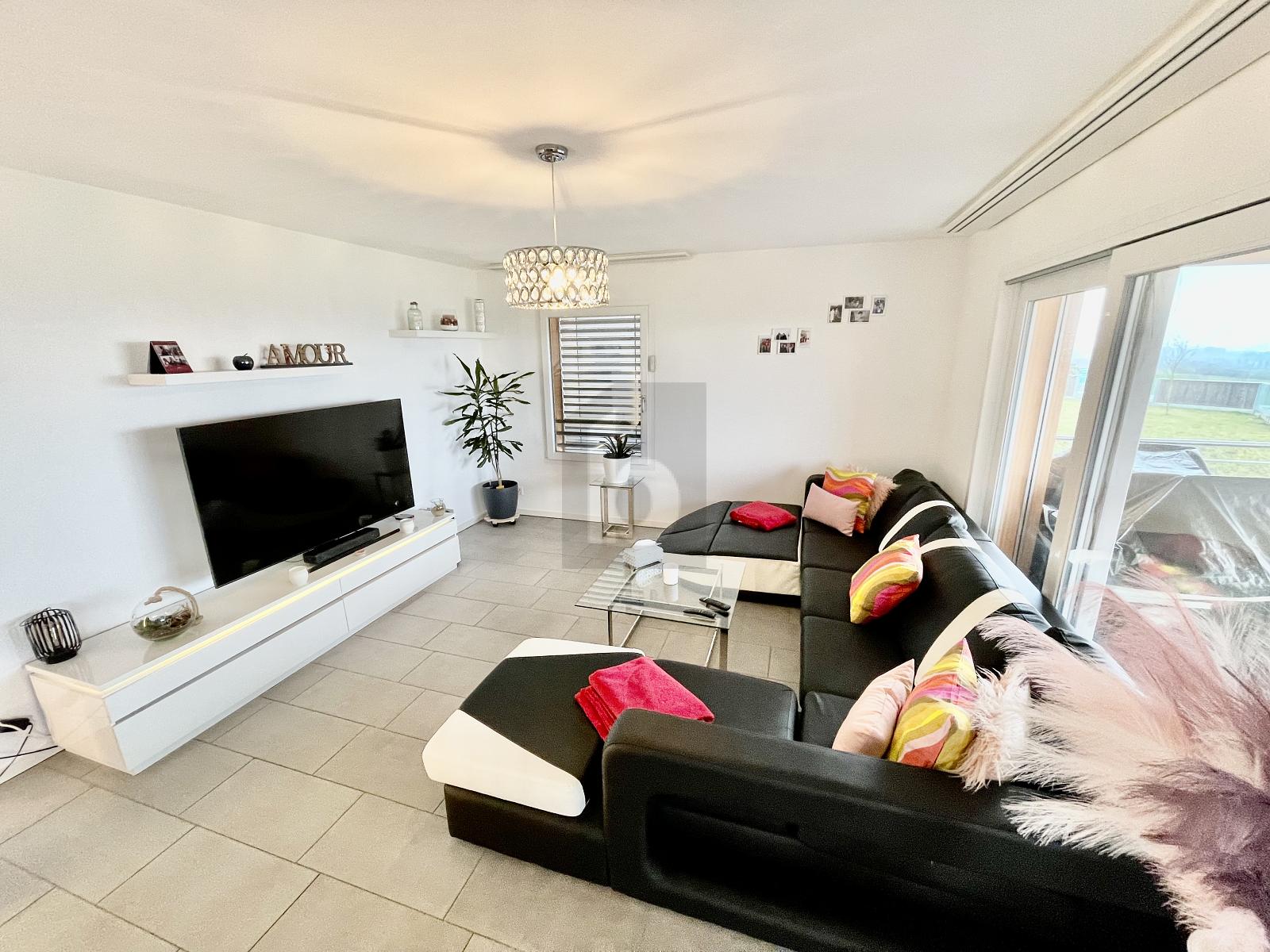 PRIX TOP! LUMINEUX, CONFORTABLE AVEC GRAND BALCON - 1