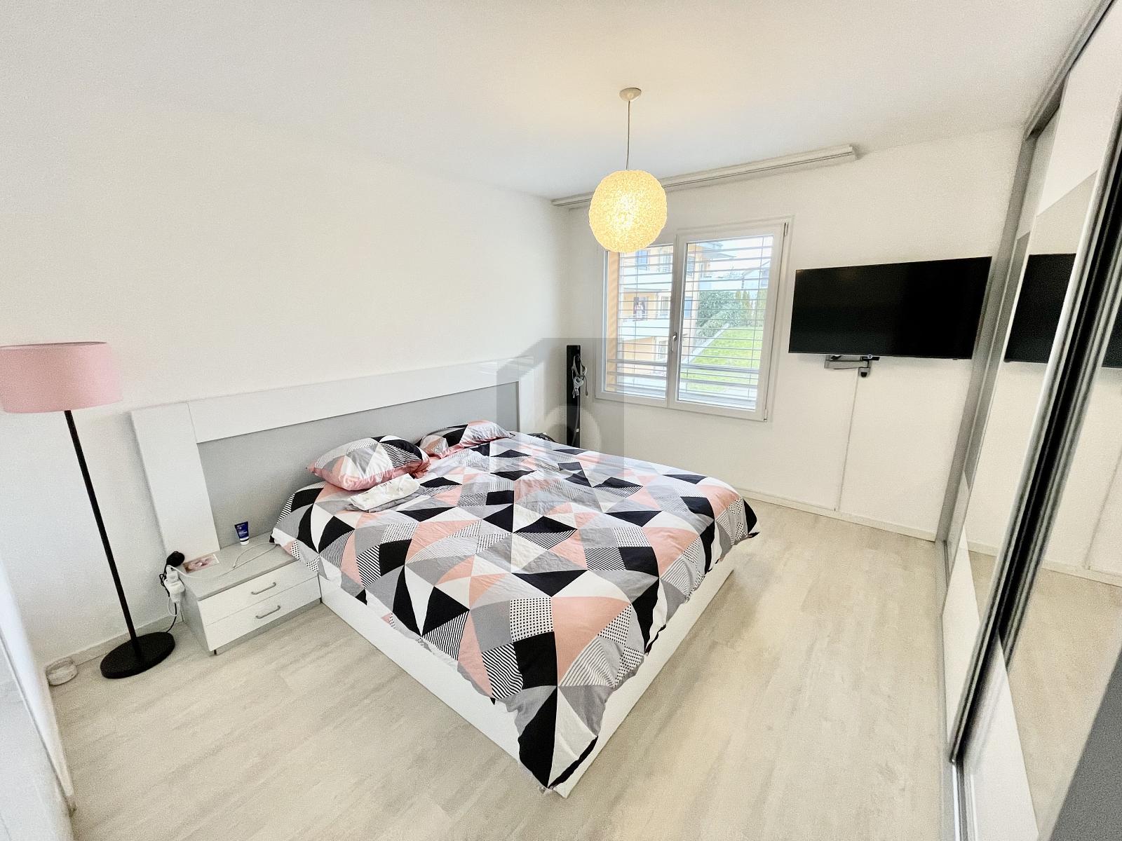 PRIX TOP! LUMINEUX, CONFORTABLE AVEC GRAND BALCON - 2