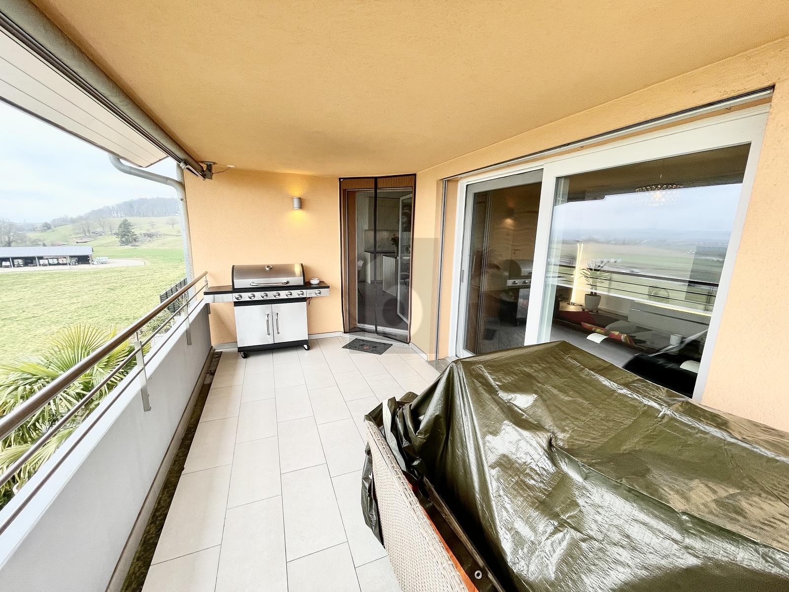 PRIX TOP! LUMINEUX, CONFORTABLE AVEC GRAND BALCON - 4