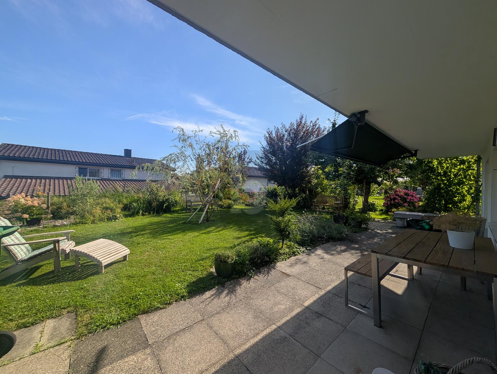 MIT GROSSEM UMSCHWUNG UND BERGPANORAMA - 2