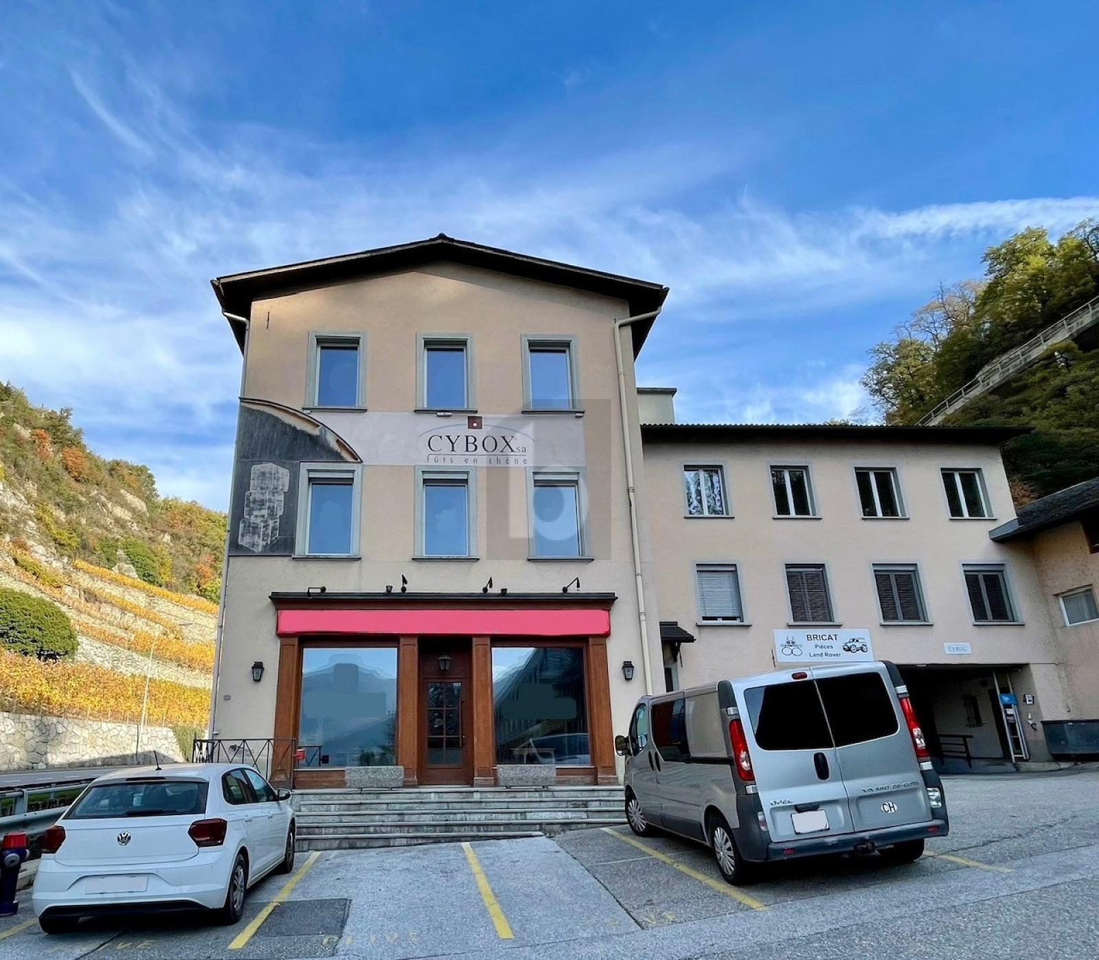MAGNIFIQUE LOCAL COMMERCIAL DE 170M2 - 3