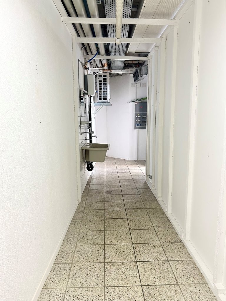 Arcade au centre ville de Sierre à louer de suite ou à convenir - 2