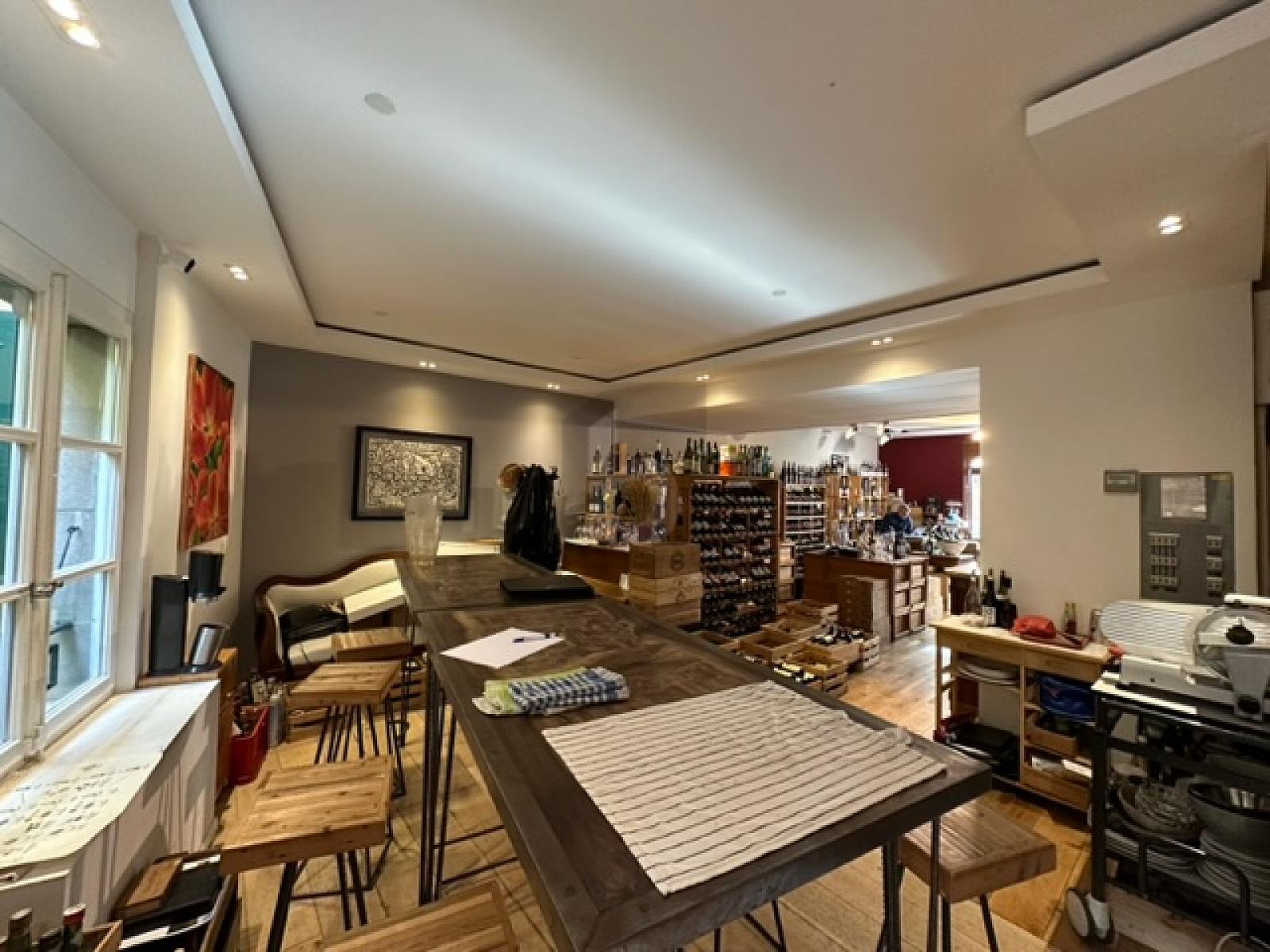 CAVE À VIN PRESTIGIEUX, QUARTIER CHARMANT, CAROUGE - 0