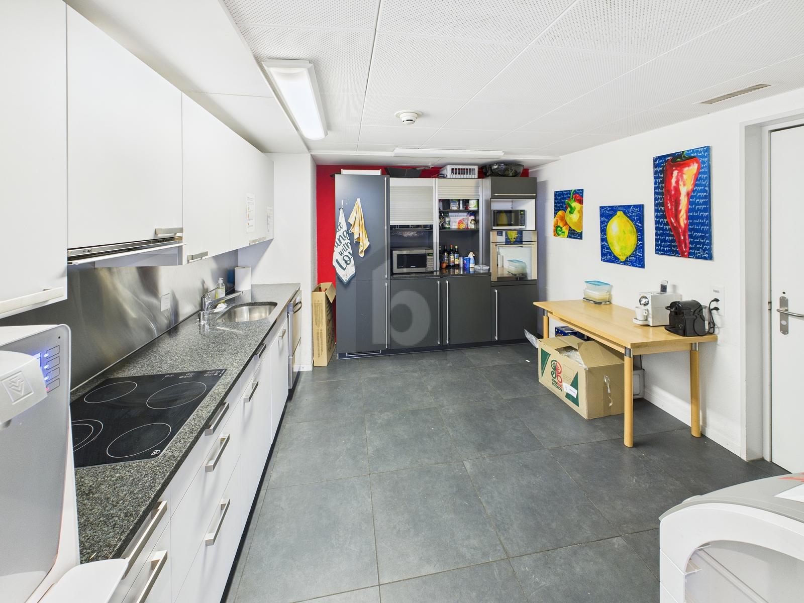 MODERNER ARBEITSPLATZ AN TOPLAGE BÜRO 4.18 - 4