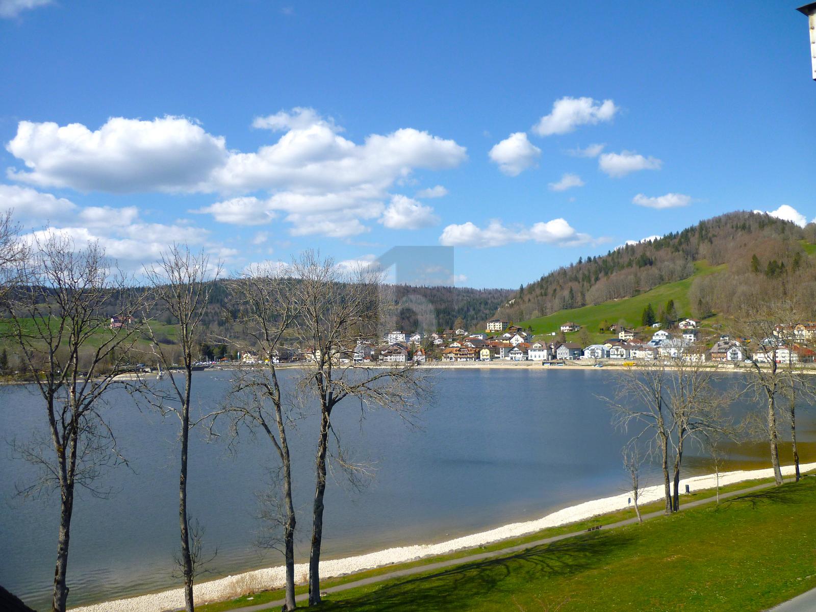 MAGNIFIQUE AU BORD DU LAC VUE IMPRENABLE ! - 0