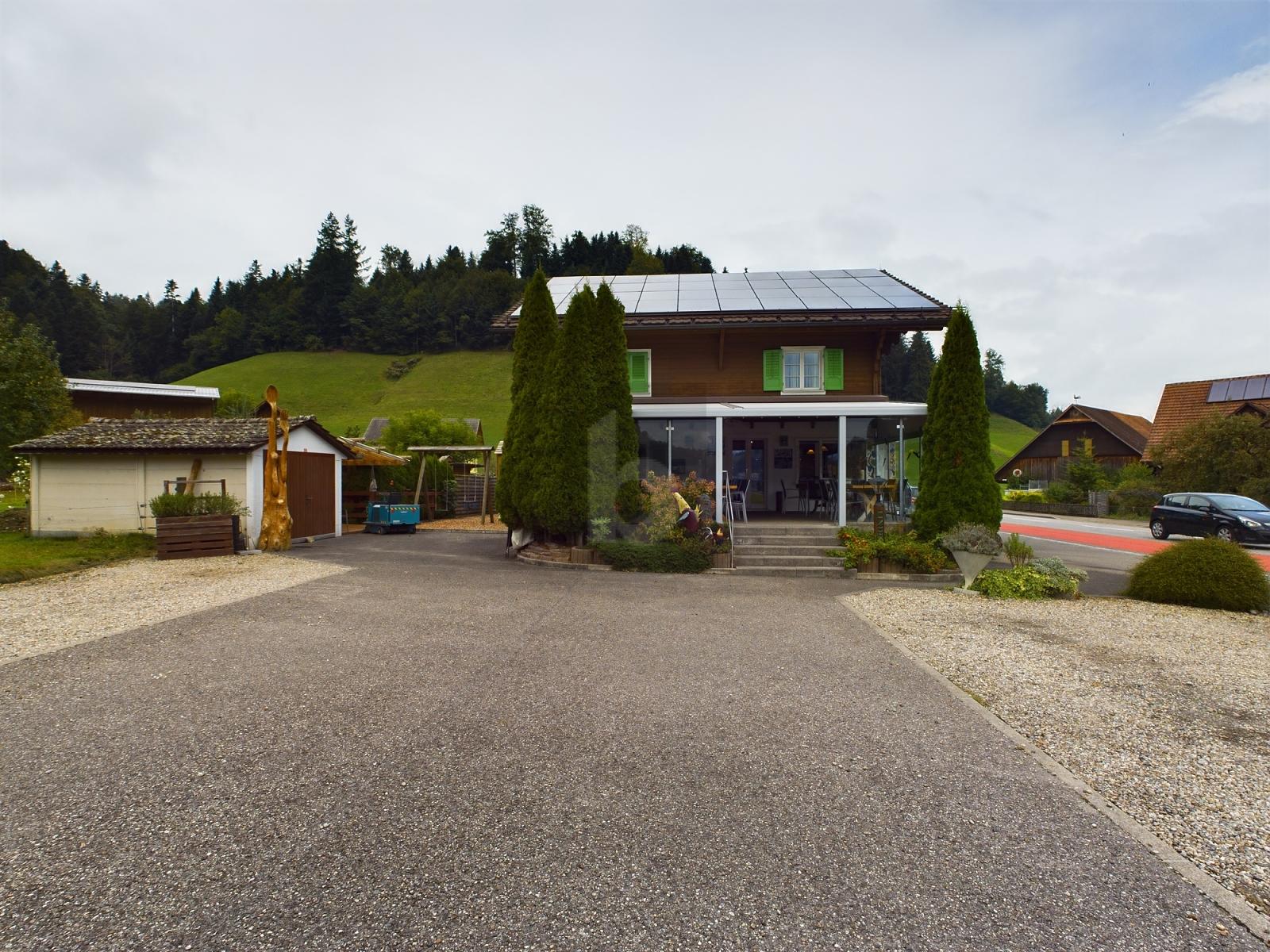 SANIERTES TRADITIONSLOKAL MIT 25 PARKPLÄTZEN - 0