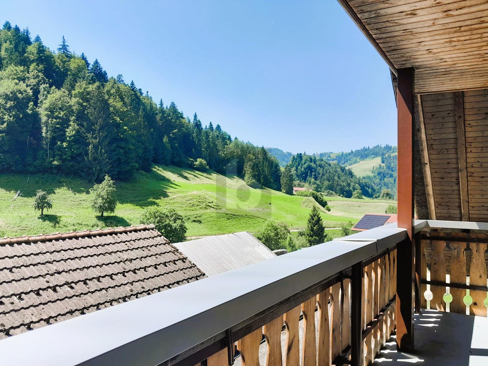 GROSSZÜGIG UND CHARMANT, IN DER NATUR - 0